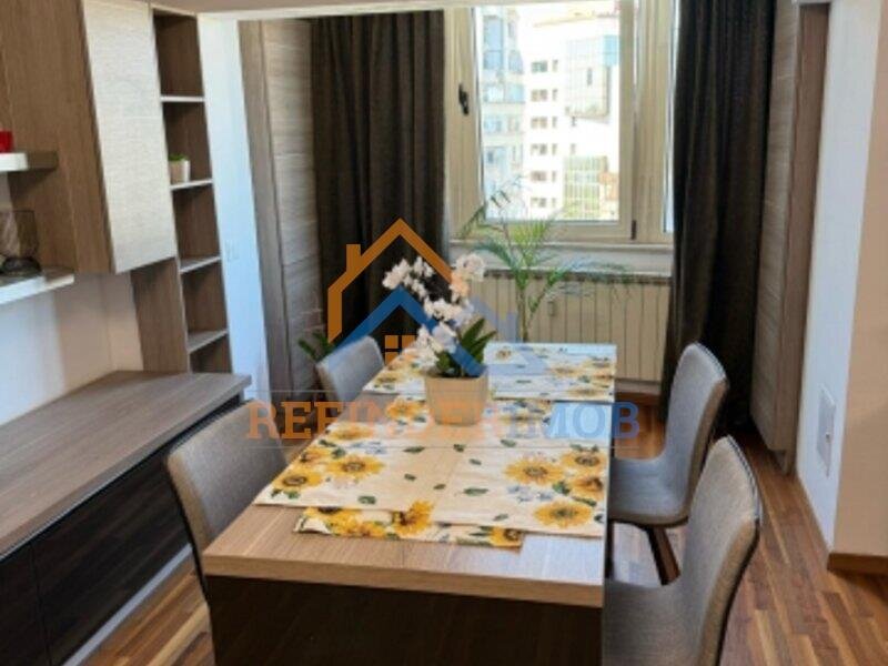Unirii Apartament de vanzare cu 2 camere, suprafata de 77mp, zona Unirii